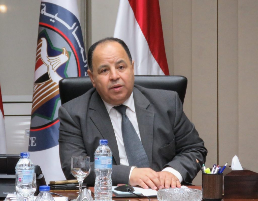 وزير المالية:تسريع وتيرة العمل لإنهاء إجراءات استيراد سيارات المصريين بالخارج