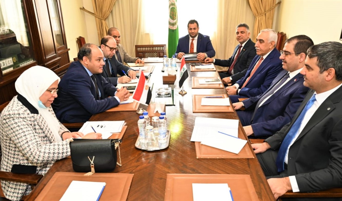 وزير التجارة والصناعة يبحث مع نظيريه العراقي واللبناني سبل الارتقاء بالعلاقات التجارية والصناعية والاستثمارية المشتركة